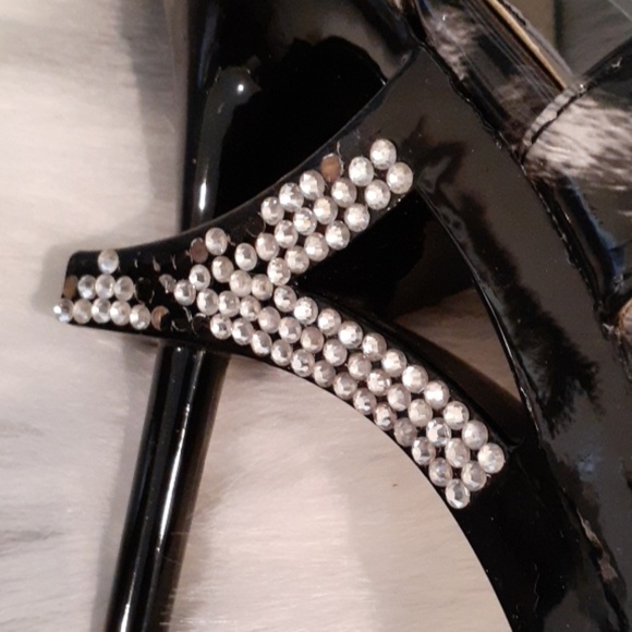 High Heels - Picture 5 of 8